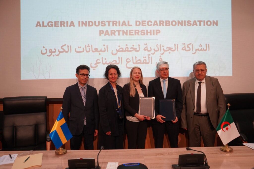 cérémonie de signature d’un accord de partenariat entre la Commission de régulation de l’électricité et du gaz et le Conseil international de l’industrie suédoise (NIR)-4